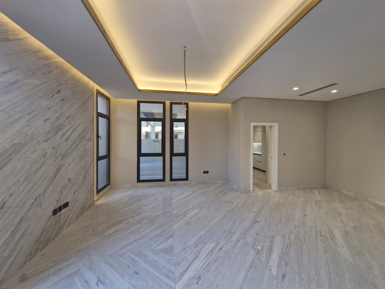 🏡 **Modern Luxury Villa for Sale in "Atual Roshn" - Elegant Design with Signature Touch of Elie Saab** 🌟